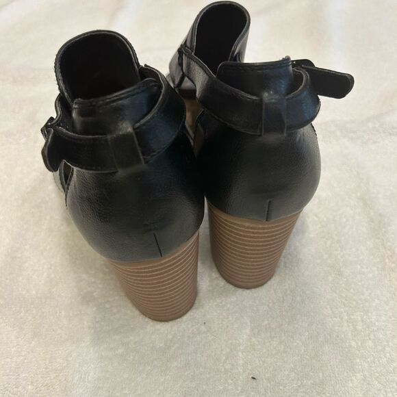 Elegant Black Heel sandals  Sleek Design size 9 - Picture 3 of 7